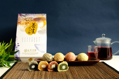 A Gift Box of 8 Assorted Flaky Mochi Pastries, with 4 Different Flavors, Perfect for Sharing and Holiday Celebrations